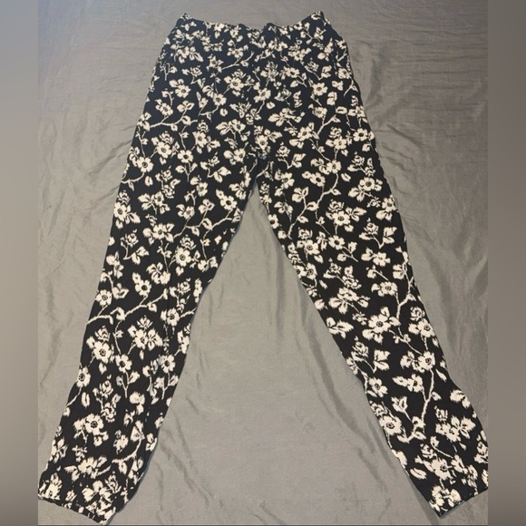 Aeropostale Women’s Medium Floral Black & White Drawstring Boho Pants NWOT - Picture 2 of 10
